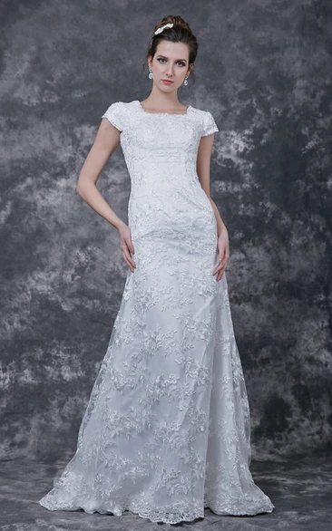 Delicate Fitted A-line Lace Applique and English Net Wedding Gown