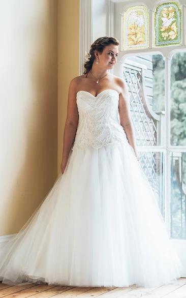 A-Line Floor-Length Sweetheart Sleeveless Tulle Court Train Backless Beading Dress