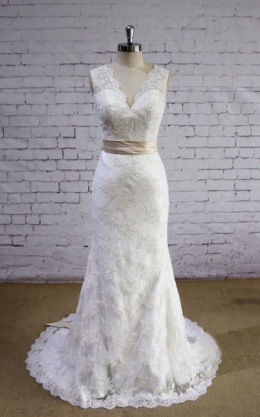 Fit and Flare Sleeveless V-Neck Lace Dress With Satin Bow Sash