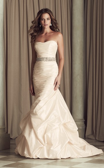 Long Chic Sweetheart Dress With Beaded Sash