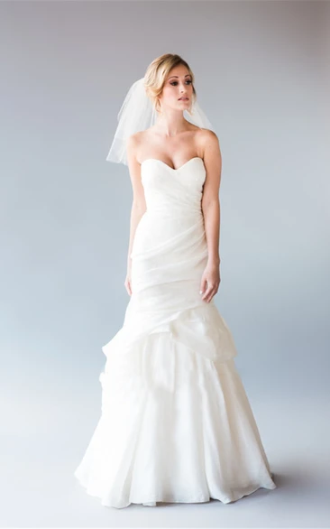 Simple Short Mesh Wedding Veil with Hair Comb