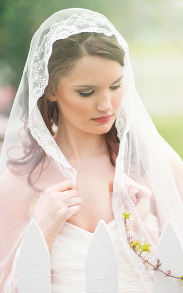 Retro Bohemian Soft Tulle Bridal Veil with Lace Applique