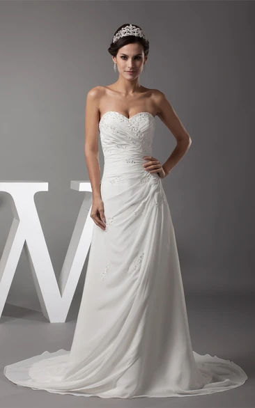 Sweetheart Criss-Cross Chiffon Appliqued Dress With Court Train
