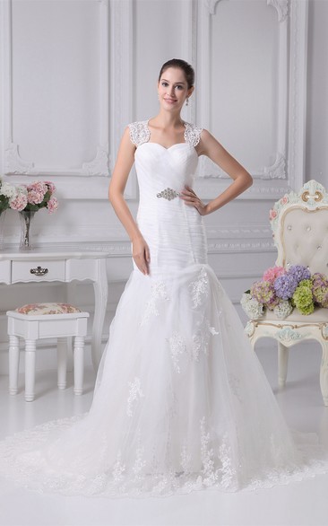 Sleeveless Appliqued Mermaid Keyhole Back and Dress With Broach