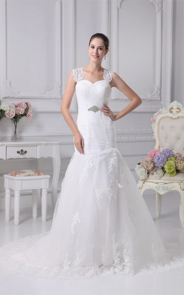 Sleeveless Appliqued Mermaid Keyhole Back and Dress With Broach