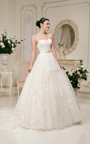 A-line Floor-length Sweetheart Crystal Decorated Lace Dress 