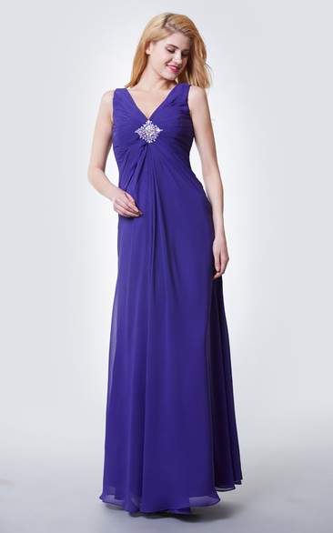 Sleeveless V Neck Pleated Chiffon Gown With Crystal-detailing