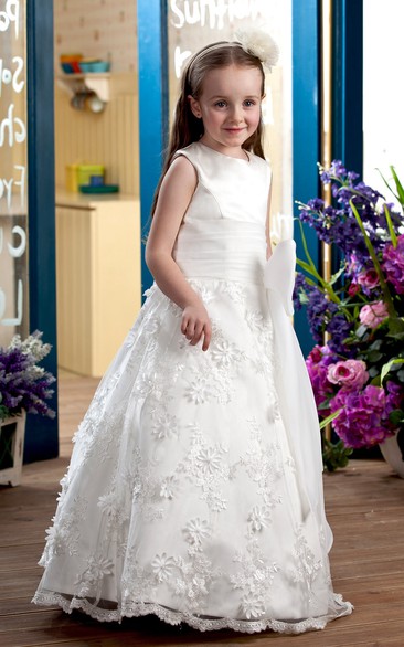 High-Neck Ruched A-Line Flower Girl Dress With Lace Appliques