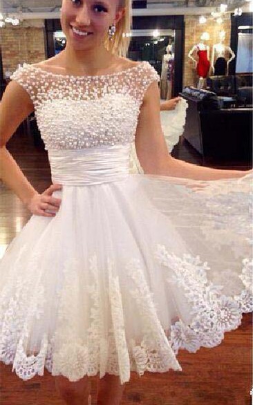 Appliques Summer Beach Vintage Sheer neck Short Sleeves Wedding Dress