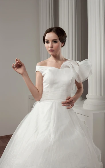 Off-The-Shoulder A-Line Ruched Waist and Ball-Gown With Draping