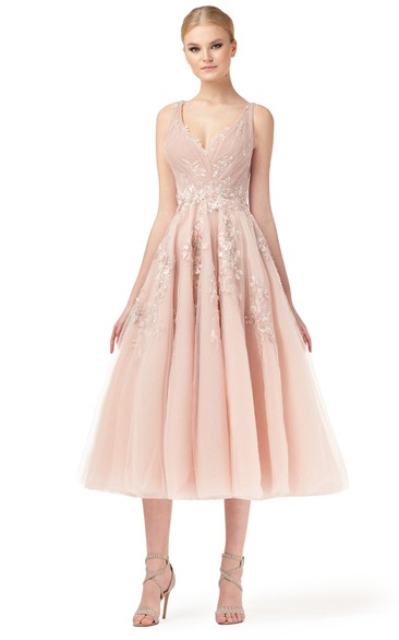  A Line V-neck Tulle Vintage Evening Dress with Appliques