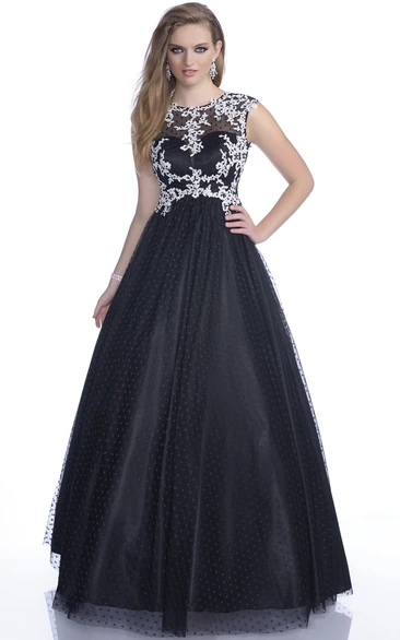 Unique A-Line Cap Sleeve Tulle Gown With Lace Appliques