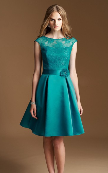 Cap-sleeved A-line Knee-length Dress with Lace Bodice and Flower