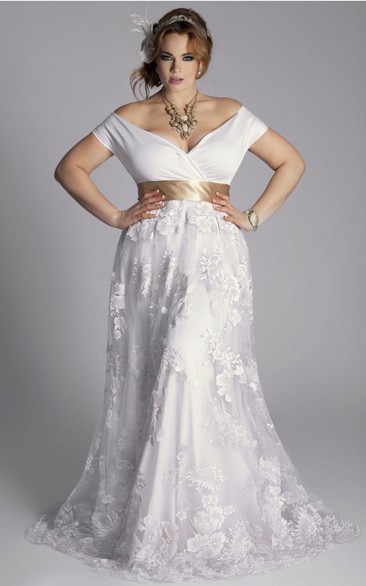 Plus Size Off-Shoulder A-Line Vintage Lace Floor Length Wedding Gown With Sash