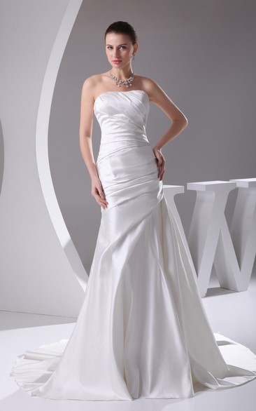 Chic Strapless Ruched Dress With Brush Train