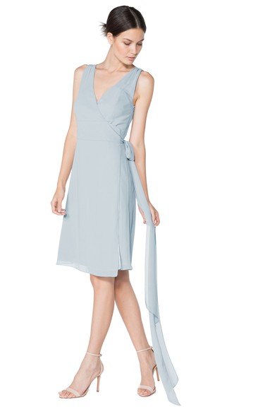 Sleeveless Elegant V-Neck Dress With Watteau Train