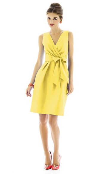 Sleeveless Modern V-Neck Short Dress With Bow Sash