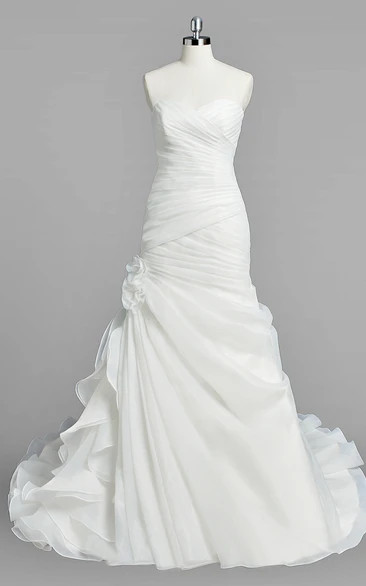 Sweetheart Mermaid Organza Wedding Dress With Ruching and Ruffles