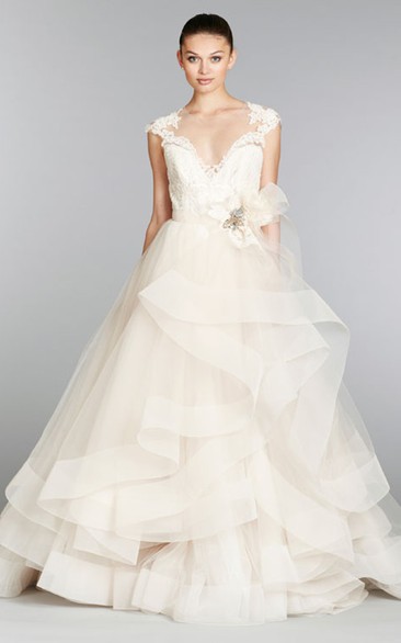 Captivating Lace Bodice Tulle Ball Gown With Crystal Brooch