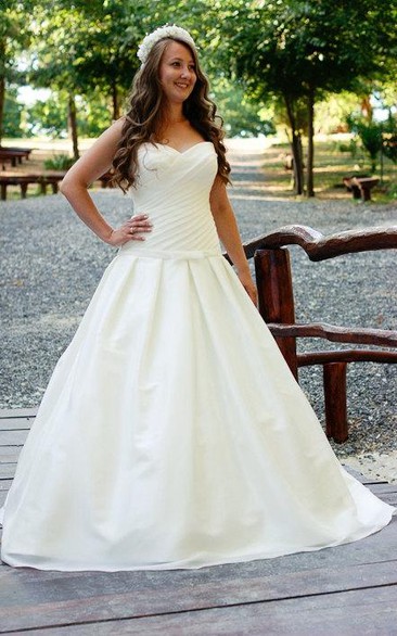 Elegant Sweetheart Chiffon Ball Gown With Crisscross Ruching