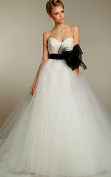 Gorgeous Pleated Sweetheart Bodice Tulle Ball Gown With Floral Belt