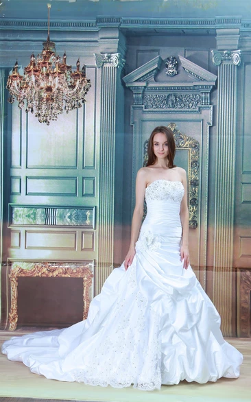 Delicate Strapless Satin Appliqued a Line Sleeveless Wedding Dresses