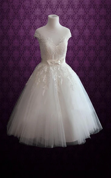 Jewel Neck Lace Bodice Short Dress With Sash And Appliques