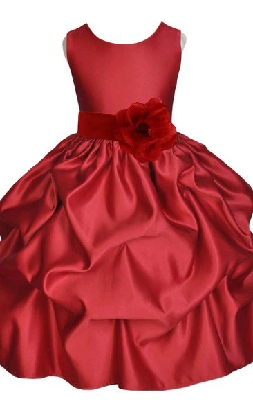 Sleeveless A-line Dress With Ruffles and Flower